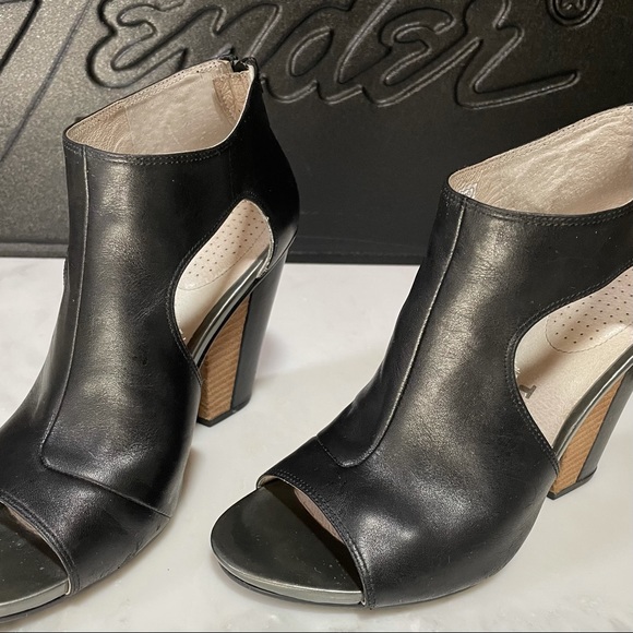 Black leather Tsubo heels with wood detail - Picture 4 of 4